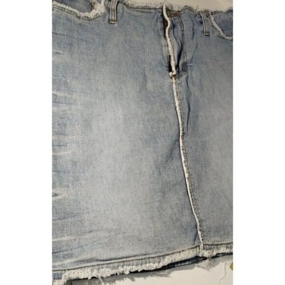 No Boundaries Denim Skirt Frayed Hem Light Wash Mini Skirt‎ Juniors Size15